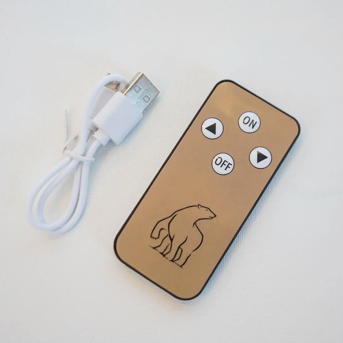 tateisukanna_'s tweet image. 吊るせて置けてリモコン操作

おやすみ前にポチッと消せる
しろくまランタン

USB充電式
3段階に調光とオンオフ
リモコンで出来ます

本日もありがとうございました
明日も11時からお待ちしてます

#タテイスカンナ #nordisk #ledlantern #ノルディスク #リモコン #調光 #camp #outdoor #比企郡