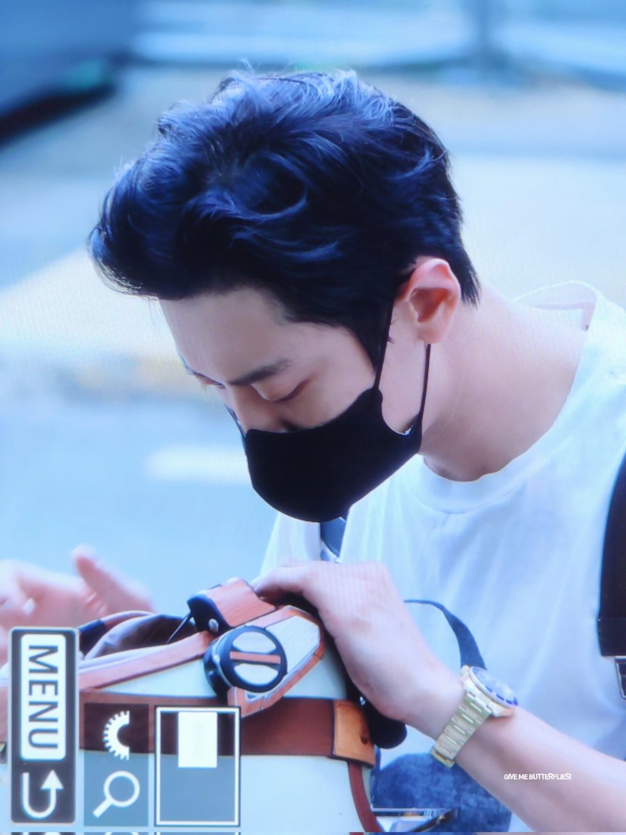 giveme_cy's tweet photo. 230820 #찬열

잘츠부르크에서 만나서 반가웠어~ 👋👋 안전운전! https://t.co/EPsyG5LbzZ