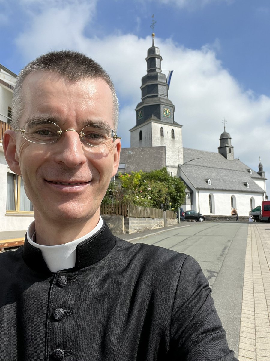 WolfgangFRothe's tweet image. Muttergottestag in #Hallenberg. 

#Heimat #MariaeHimmelfahrt #Maria #Wallfahrt #Sauerland #Gott #Jesus #Glaube #Tradition