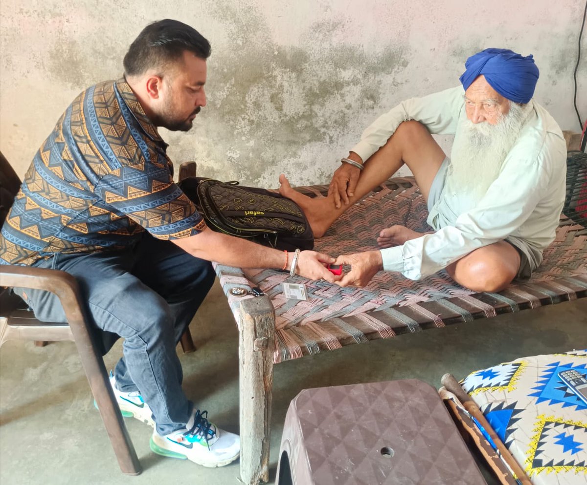 kumarparveen386's tweet photo. Door to door pension distribution by CSC VLE Gurpreet Singh
 Gurdaspur  (Punjab) @DcGurdaspur @dprogurdaspur @ashi_apple @CSCegov_ https://t.co/JWdXAFMDyO