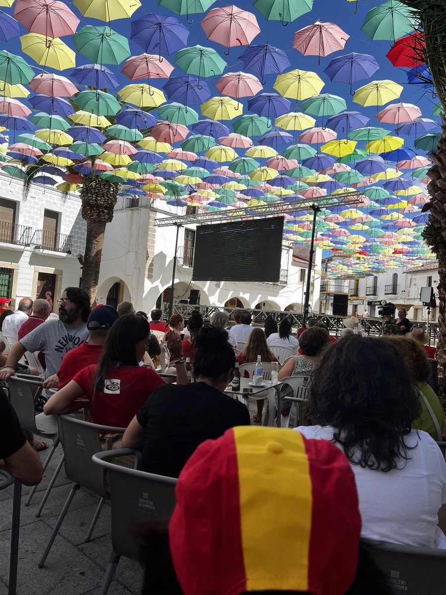 FrontauraRuben's tweet photo. #Malpartida de #caceres con #MundialRTVE . Vamos chicas !!! A por la copa 💪💪👏🏻👏🏻 https://t.co/tvnaLgGgV9