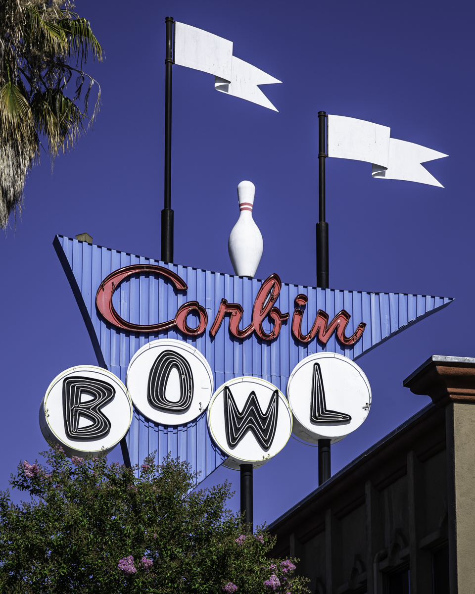 WorldTypography's tweet photo. A trip down Ventura Boulevard.
No. 2: Superb Bowl. https://t.co/3YcX19bALX