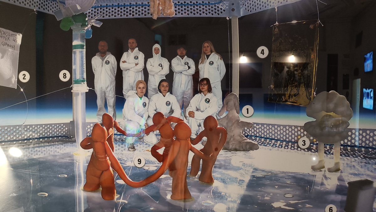 Få  med utstillingen The Art of Anabasis med Projektskolens Autonome  Romprogram i Borggata 7 i helgen, åpent fra 1300-1800 på denne søndagen.  Chill på sakkosekk foran vår sfæriske romprojeksjon av ferden til  stratosfæren. Vel møtt 🎈🛰️📡