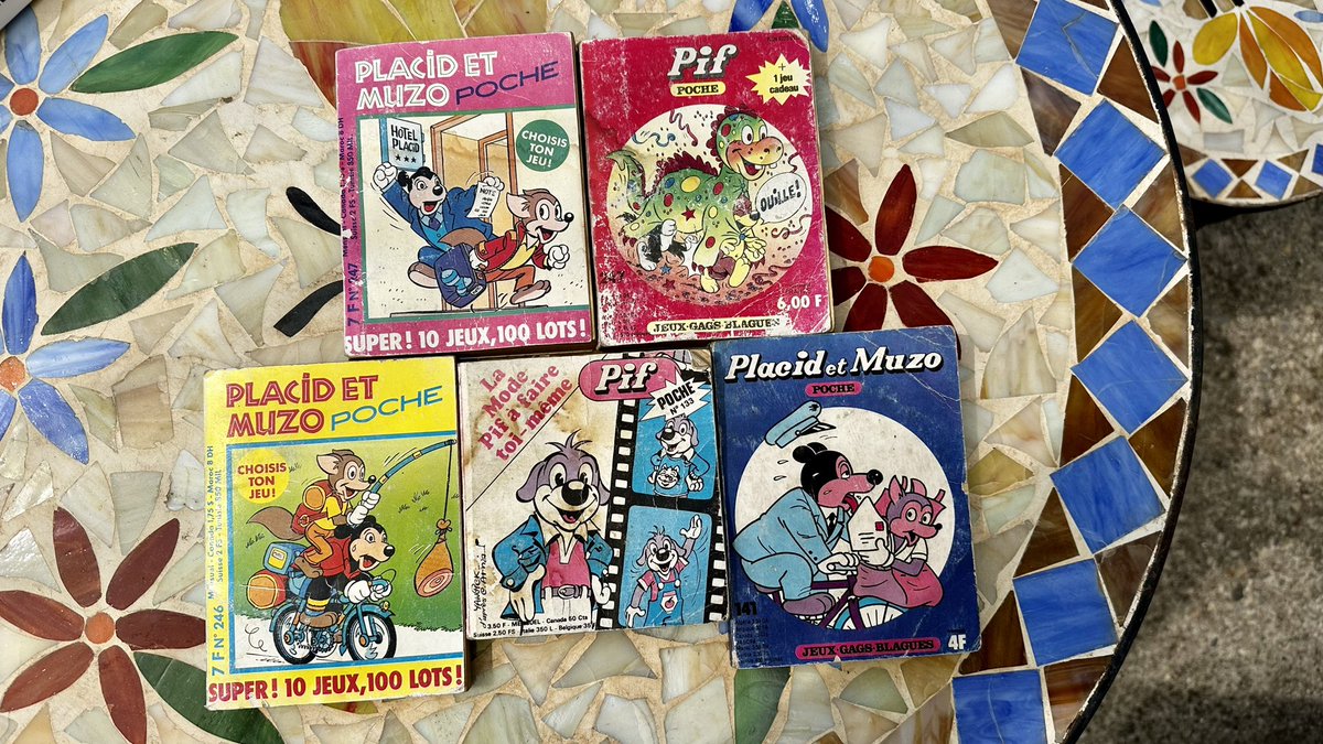 turk182es's tweet photo. Retour de vide grenier, une bouffée de nostalgie avec ces Placid et Muzo et ces @Pifofficiel de poche 😍
#Retroblog #Retro #PifGadget #PifestPartout #Nostalgie https://t.co/xqOGyJKJCi
