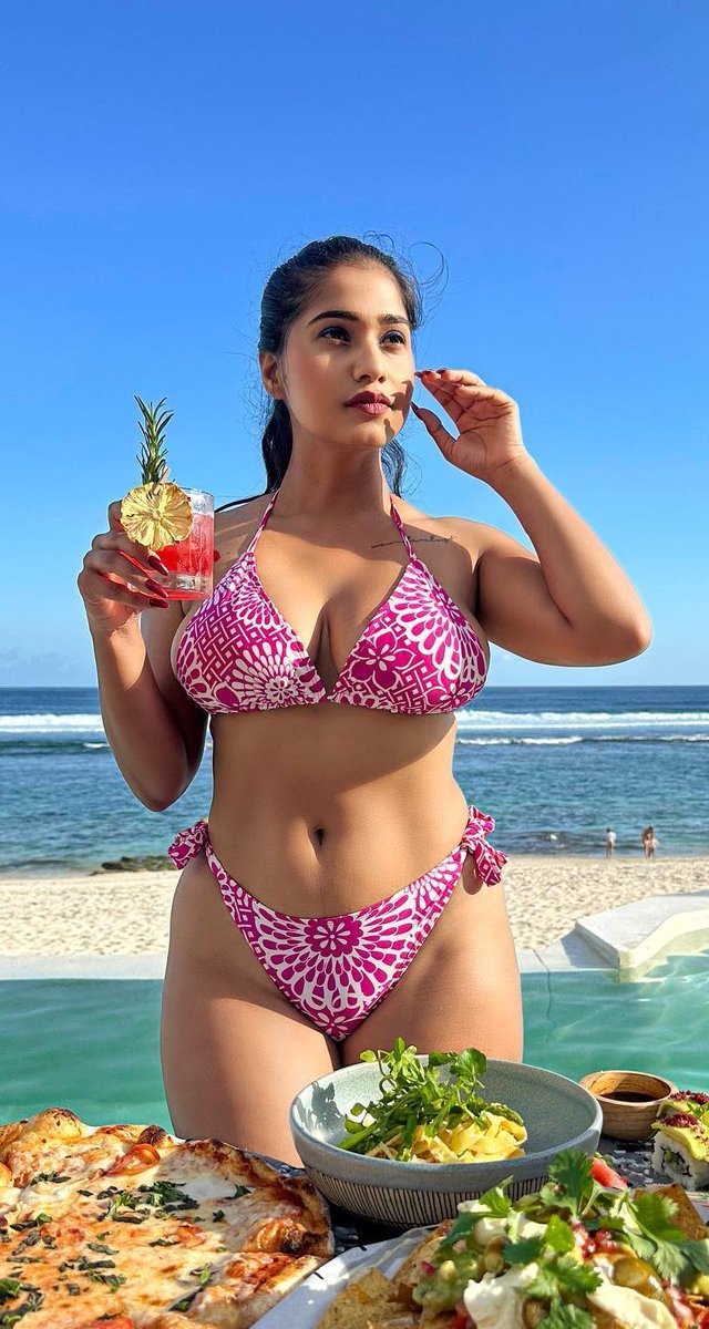 F3993hFagAAWorb?format=jpg&name=medium