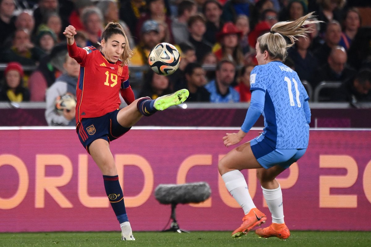 🔴 España adelanta a Inglaterra en busca de su primer Mundial femenino, con un gol de Olga Carmona (1-0) tinyurl.com/kaswu997