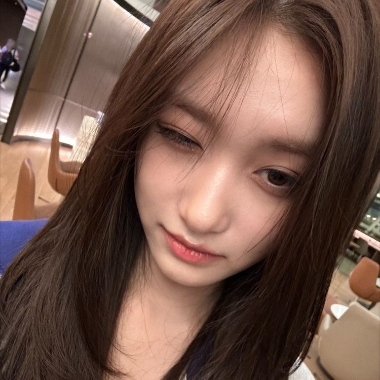 ꒰ DAY 3 ! ꒱  
hello my name is vale and i'm looking for interactive moots ! 

✹ ; she / her , isfp-t , sixteen  ( rcbyf )
✹ ; multi ! ( mostly en- &amp; ive )
✹ kinda new to #stantwt &amp; #kpoptwt 
✹ any fandom is welcome ^^

carrd : kurovampi.carrd.co

↺ or ♡ to be moots
