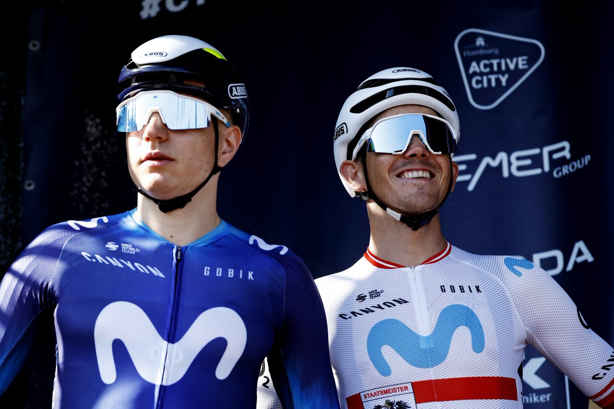 Movistar_Team's tweet photo. 🇩🇪👊🏼 #Cyclassics
Ⓜ️ @aranburualex @alberttorresb @muehlberger_94 Kanter Hollmann @SergioSamitier González
📺 @Eurosport_ES / GCN (14.25)
📸 @GettySport https://t.co/yh24xHNxtz