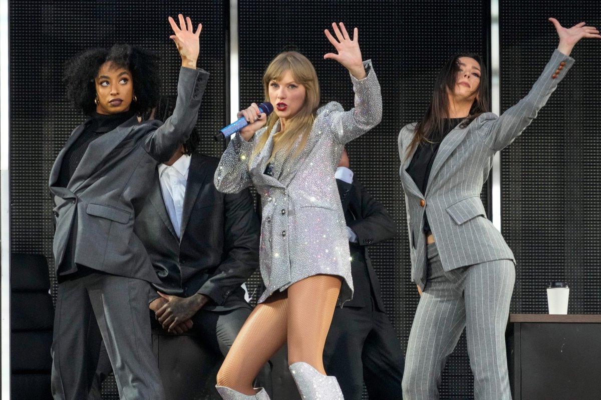 KISS985BUFFALO's tweet photo. Tomorrow morning!!  6a-10a listen for your chance to WIN TAYLOR SWIFT TICKETS to her Toronto show.

pic USA Today https://t.co/J1bd5UZA7Q