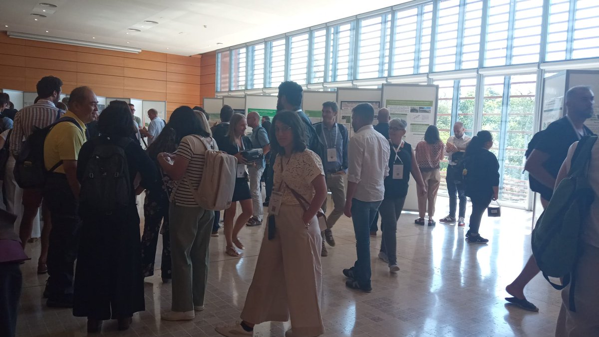 Plants_EFSA's tweet image. 📢 #HappeningNow at #Xylella23 #PosterSession 🌱
🔛 Poster Session with ✔️51 poster reporting the most actual knowledge on #XylellaFastidiosa research
🌍 FR, AU, BE, CR, US, IT, GR, PT, CH, GB, AR, ES, AT...
Event by @EFSA_EU @BexylP @BiovexoProject @ERC_Research @Euphresco