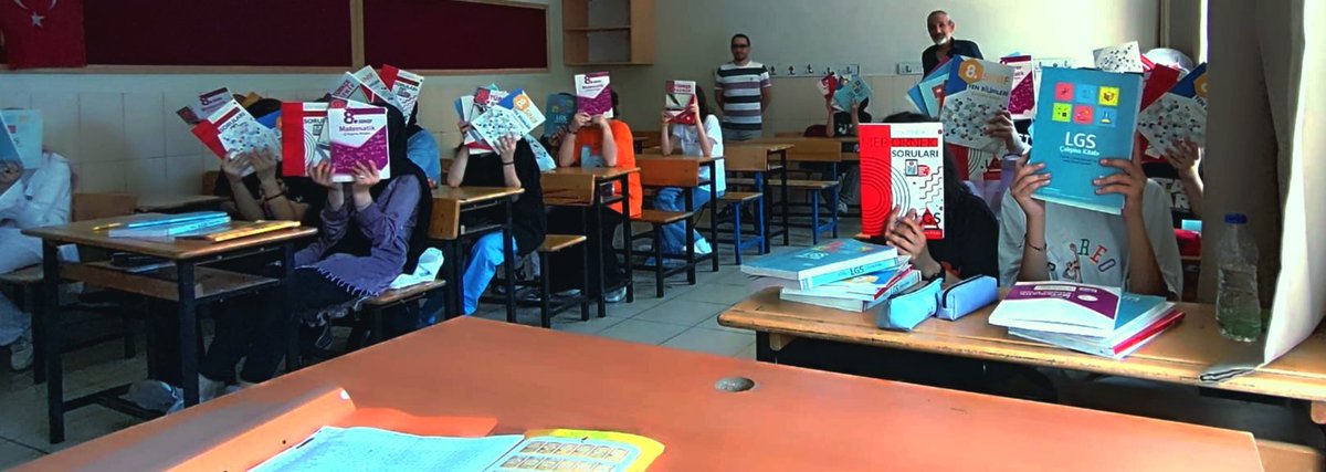 ogluiho's tweet image. #Destekleme Kursuna gelen öğrencilerimizin her birine 6 takım hazırlık kitabı dağıtıldı.#lgstayfaya başarılar. @konyamem @meb_dinogretimi @merammem @konyadin
