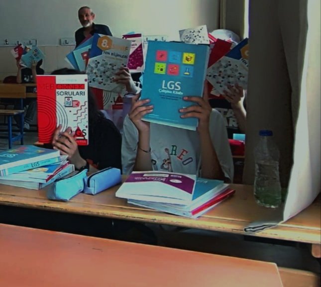 ogluiho's tweet image. #Destekleme Kursuna gelen öğrencilerimizin her birine 6 takım hazırlık kitabı dağıtıldı.#lgstayfaya başarılar. @konyamem @meb_dinogretimi @merammem @konyadin