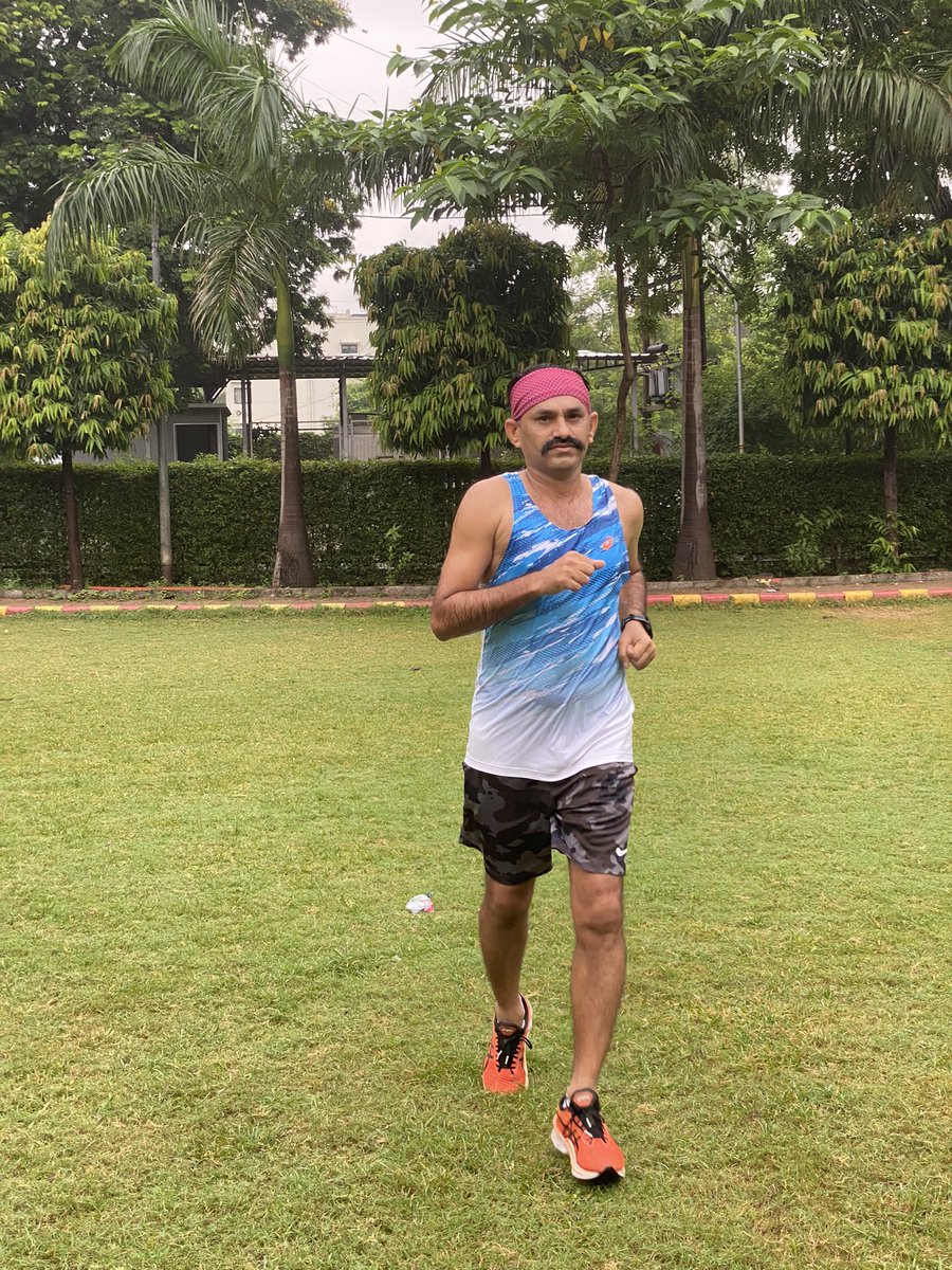 bhola_rebari's tweet photo. 2 Hrs on feet 🏃🏃♂️🌨🌨🌧🙏
#RainRunning
Don’t sweat the small stuff.Most of the things that we worry about are out of our control and not worth our time and energy. Focus on the things that you can control and let go of the rest .”Rayan Holiday “ https://t.co/wQpOed8AzT