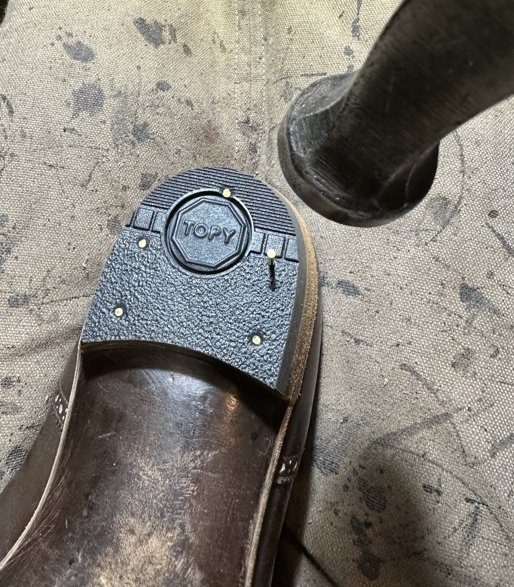 CobblerAsakusa's tweet photo. 釘打ち中。

#asakusacobbler
#浅草コブラー
#FosterSon
#フォスターアンドサン
#shoerepairs
#靴修理 https://t.co/T4TBI99ZRW