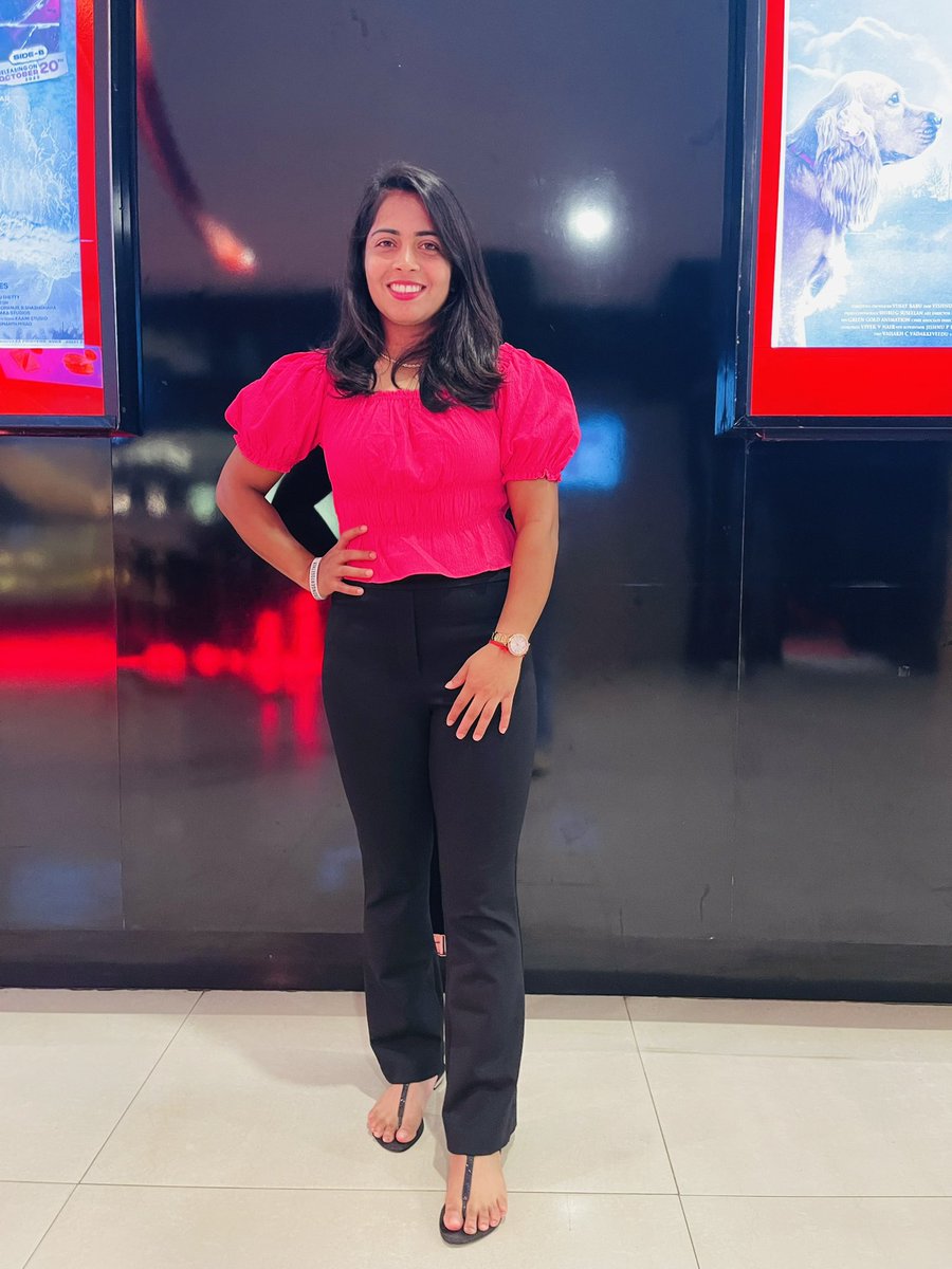 Nehagoyal_720's tweet photo. There is always a reason to smile. Find it.”❤️😊
#happy #enjoylife #bharatkisherniya #neha32 #goodmood #life #masti #movietime #happyweekend #weekend #sunday #funday https://t.co/cpXHIujTjA