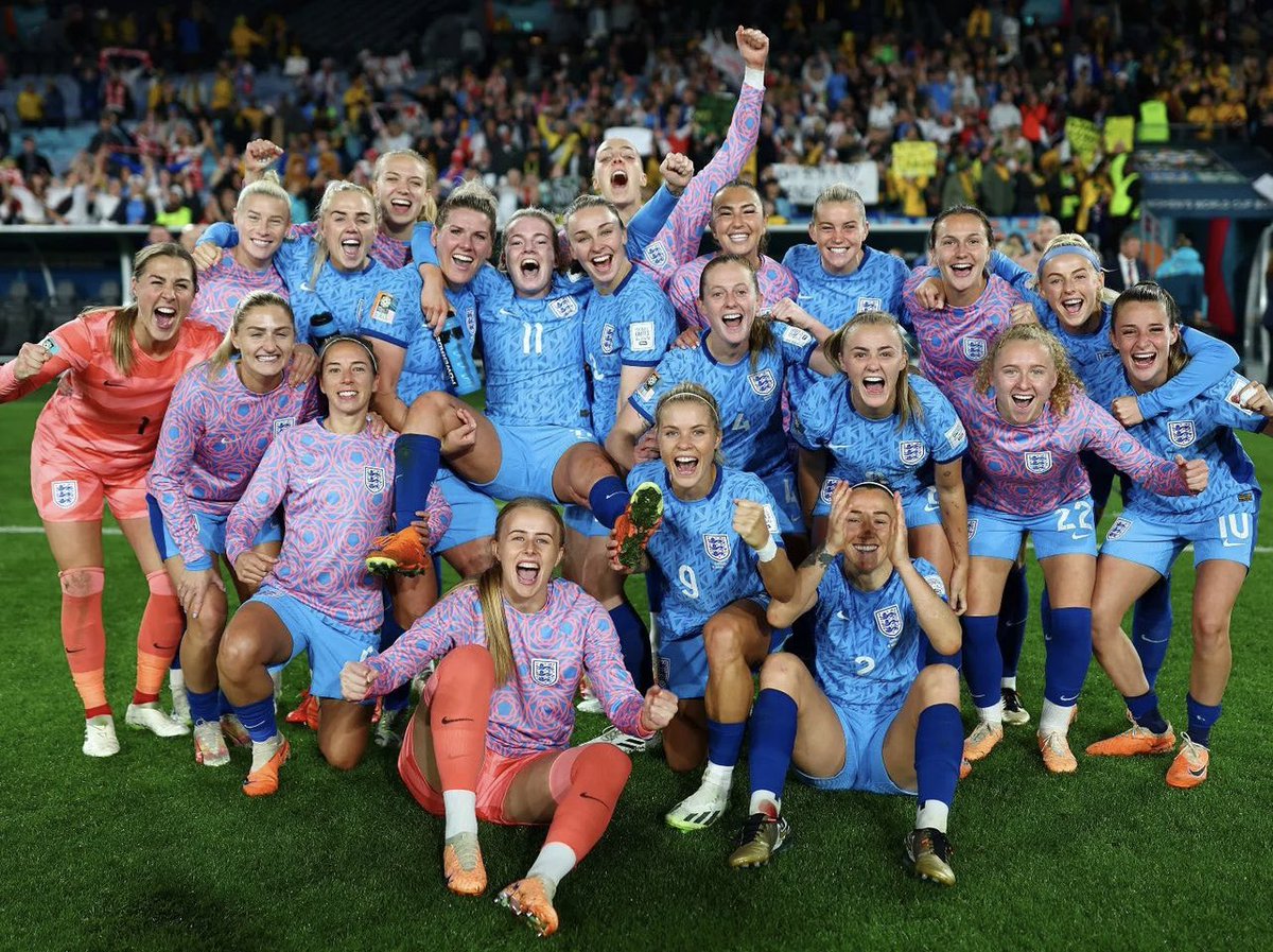 FTBLsection's tweet photo. If The #Lionesses win the World Cup final today we’ll giveaway this beautiful Real Madrid ‘Bellingham 5 shirt’ AND a https://t.co/cy3P4xjETi box🎁 

Retweet &amp; follow us to enter📲🏴󠁧󠁢󠁥󠁮󠁧󠁿 https://t.co/NAixHHlqol