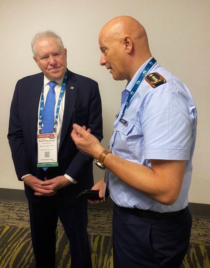 Team_Luftwaffe's tweet photo. InspL met with Frank Kendall, Secretary of the Air Force, the civilian head of the US Air Force in the US. Together with GenLt Michael Loh, Director @AirNatlGuard, they talked about #GlobalStream planning, deployment to Alaska and the Indo-Pacific in 2024. @SecAFOfficial https://t.co/EnmkxYRnPq