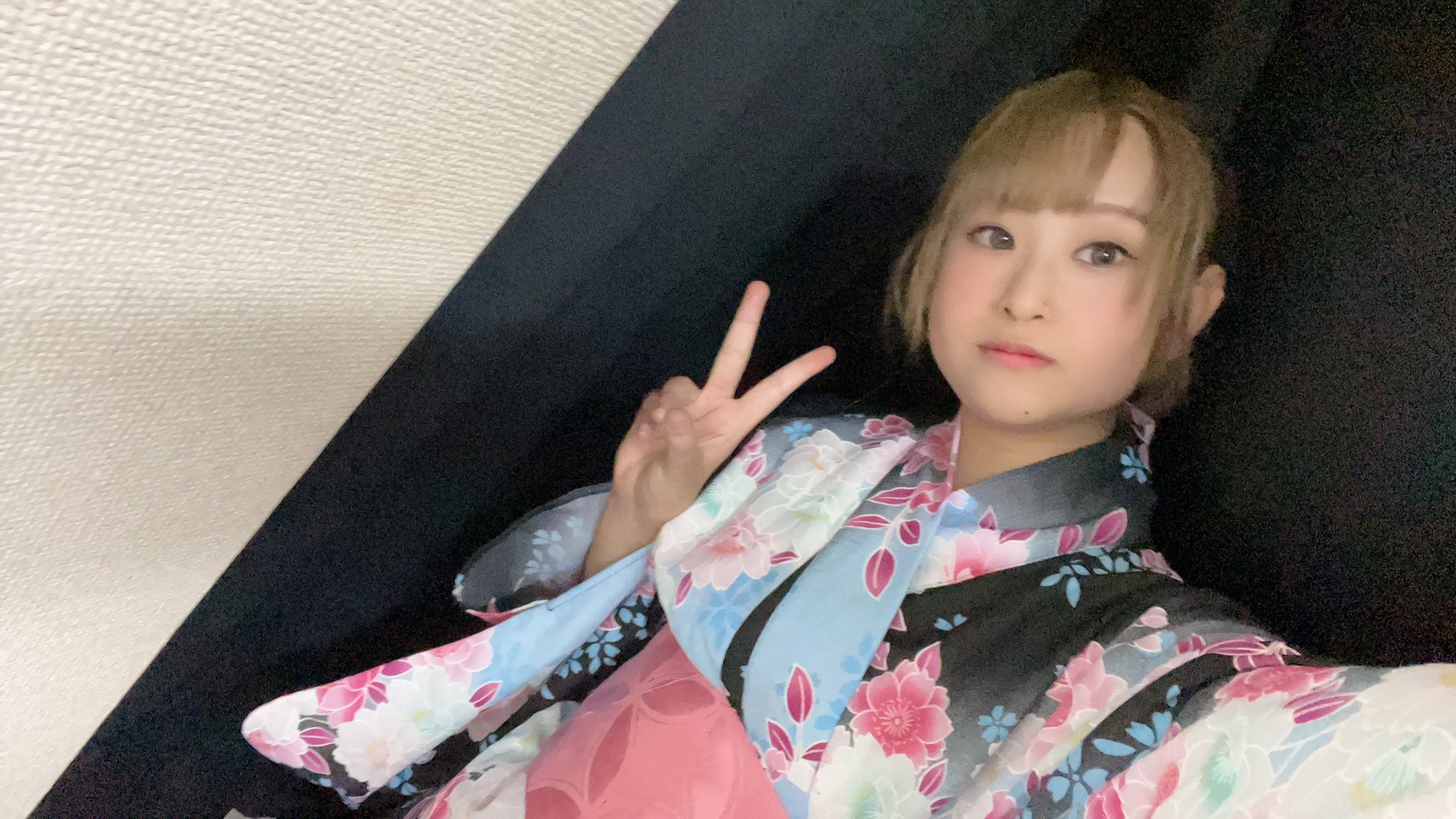 みいです☆ 水谷】 Kさん adidas ZX 8000 “Metallic Grey” is On the Way