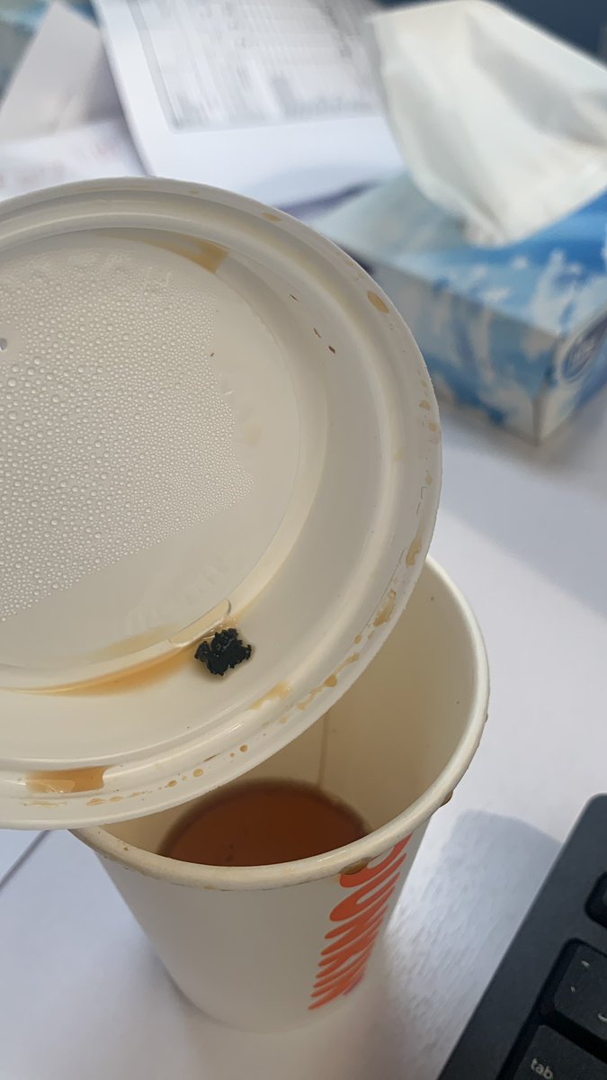 السلام عليكم 
تم طلب القهوه و اخذها و لم اقم بفتح الغطاء و بعد ما شربتها و افتح الغطاء احصل هذا الشيء غريبه ؟ 
هل هذا بن  القهوه موجود و متخثر او ايش يكون و ليش كذا ؟
<a href="/DunkinDonutsKSA/">دانكن السعودية</a>