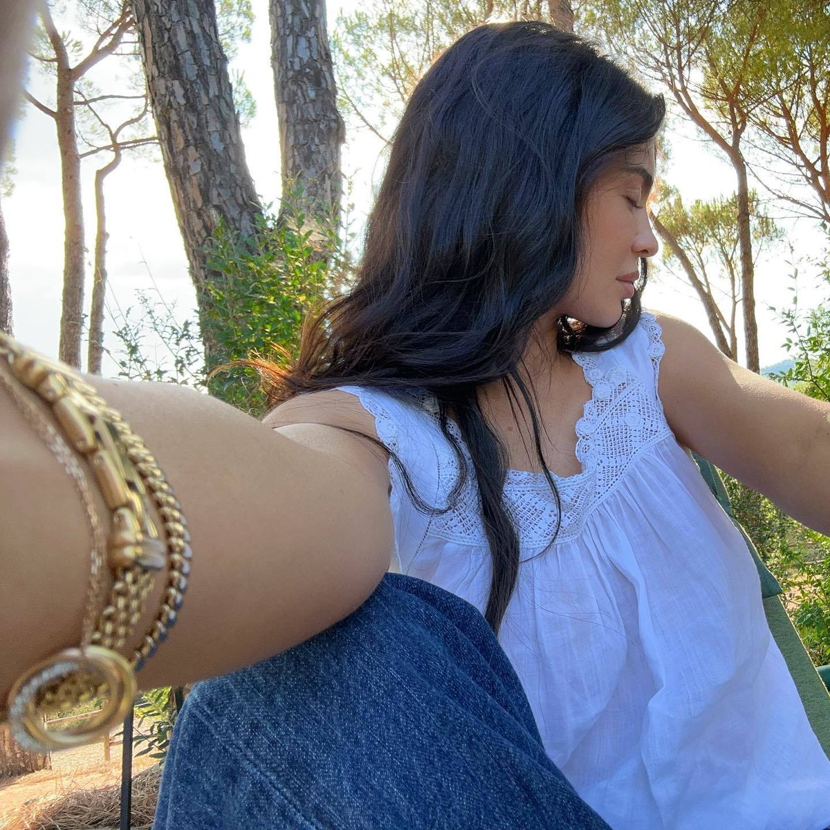 kyliejennerbth's tweet photo. ภาพเพิ่มเติม Kylie Jenner บนอินสตาแกรมล่าสุด 💗☀️🌿 https://t.co/KuR2JIvH2k
