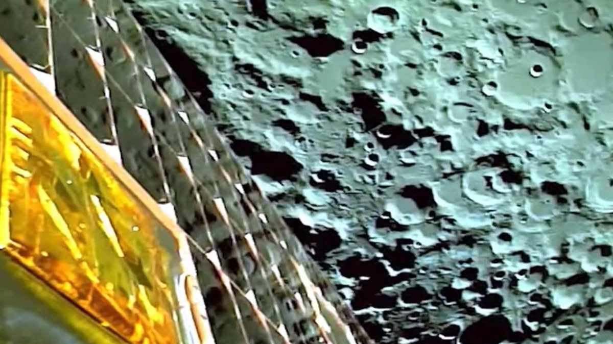 orbitinside's tweet photo. The #Moon is about to get quite crowded as both Russia and India are gearing up for lunar landings next week

https://t.co/gyzYv0tUnw https://t.co/PcFPa9ioIy