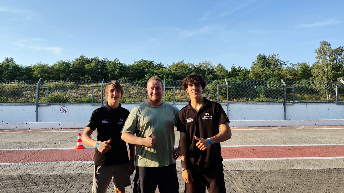 Gucio1846's tweet image. Nasza wyścigowa przyszłość ❤️🔥

Milan &amp;amp; Oleg Pawelcowie. Obaj piekielnie szybcy i ich miejsce to zdecydowanie mistrzostwa świata. Trzymajmy kciuki 💪🔥

#BMW #WMMP #wyścigi #poznań  #pawelec #bmwsikora #motocykle