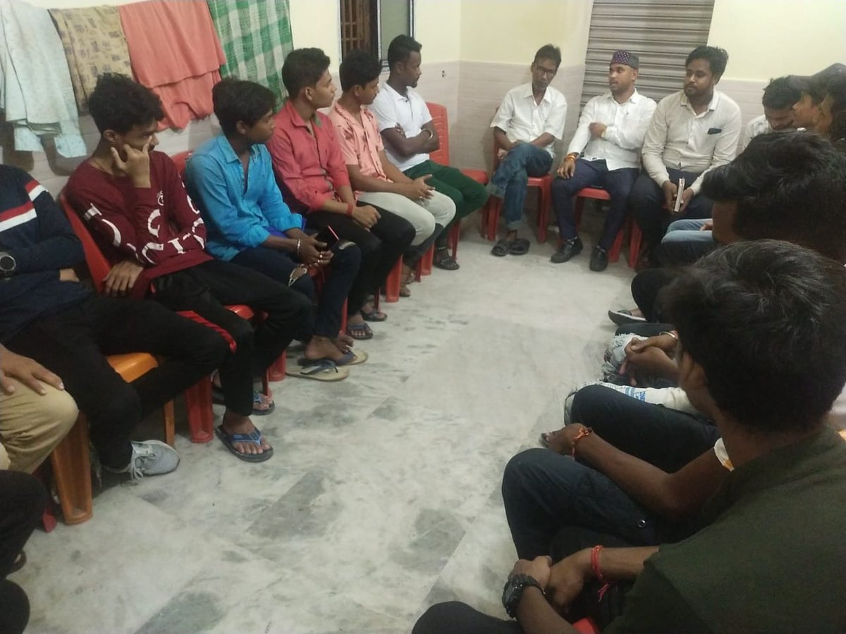 ABVPHowrahZila's tweet photo. আজ ABVP হাওড়া মহানগরে একটি গুরুত্বপূর্ণ বৈঠক হলো নর্থ হাওড়া তে বৈঠকে উপস্থিত ছিলেন রমেশ প্রামানিক দা , এবং আরো অন্যান্য বরিষ্ঠ কার্যকর্তারা, মিটিংয়ে আমরা নতুন সদস্যদের সাথে বার্তালাপ করলাম এবং আসন্ন দিনের কার্যক্রম নিয়ে আলোচনা করা হলো আজকের বৈঠকে🚩
@ABVPBanga
#ABVPHowrah https://t.co/dB0TtxGdRW