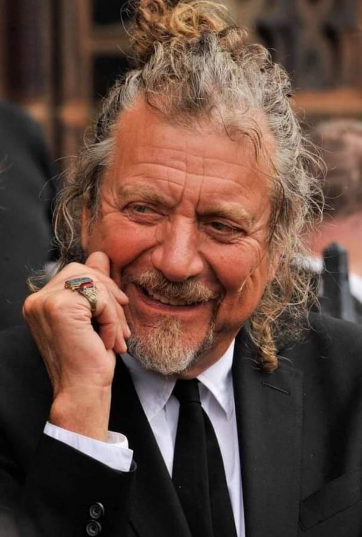 Happy 75th. Birthday to singer/songwriter/musician, #RobertAnthonyPlantCBE (@RobertPlant ) of the band @ledzeppelin ! 🎉🎊🥳🎈🎁🎂🎼🎶🎵🎤 #StairwayToHeaven #WholeLottaLove #Kashmir #BlackDog #RockAndRoll #ImmigrantSong #OverTheHillsAndFarAway #WhenTheLeveeBreaks & more.