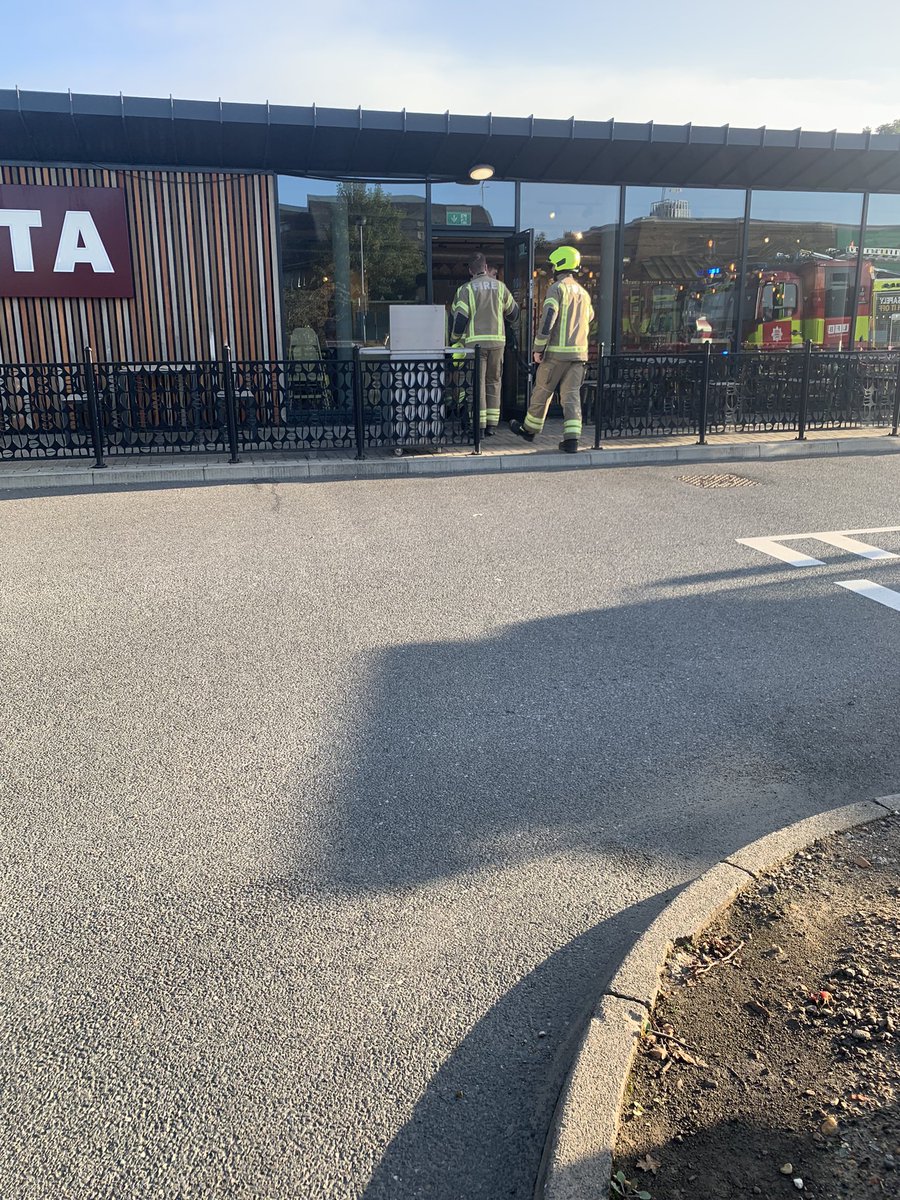 CrittersUK's tweet photo. Thankyou to @LondonFire you responded within 3 minutes to a emergency call at the Costa today you are fantastic brave men and women https://t.co/emysYOp8pS