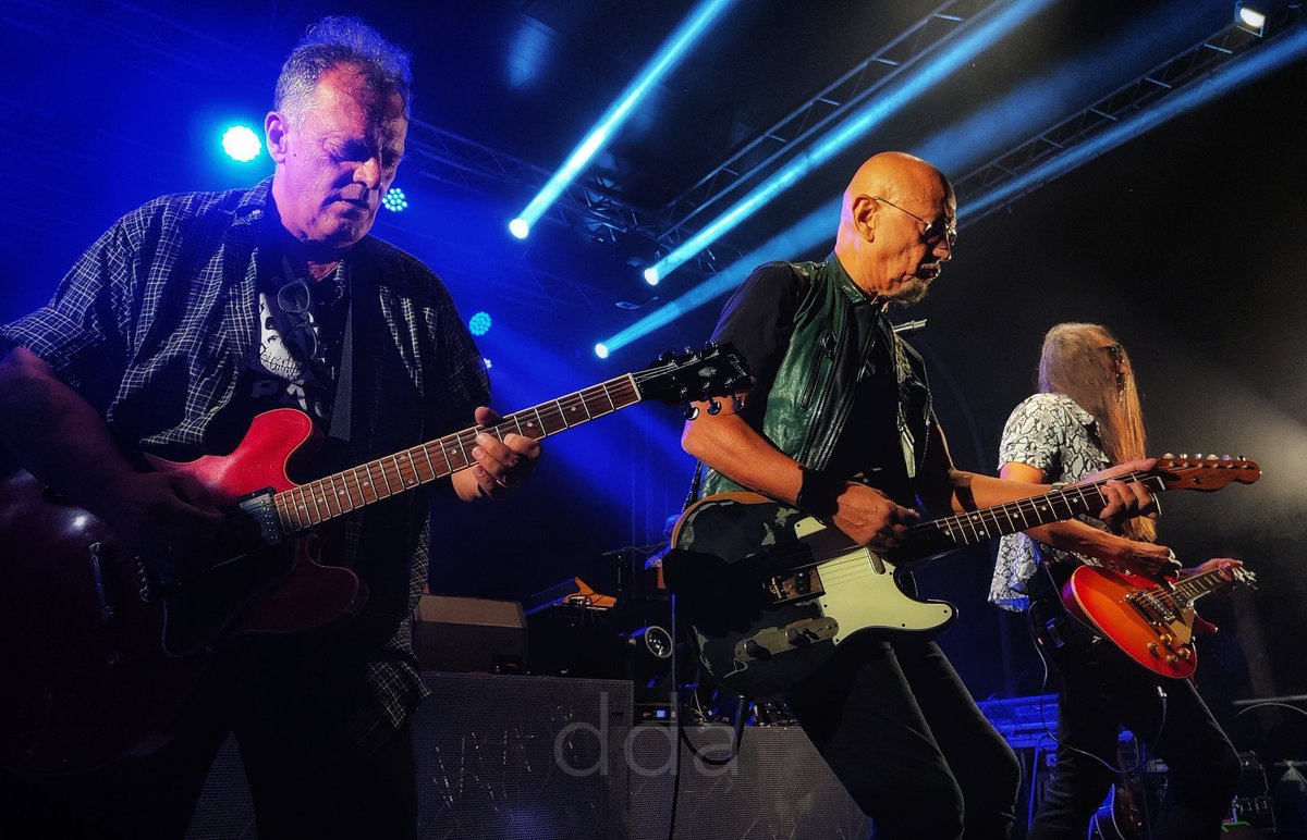dedina79's tweet photo. Km e curve, ma poi arrivi tu e #rockshow @enricoruggeri #montelapiano https://t.co/b4VxsApxiE