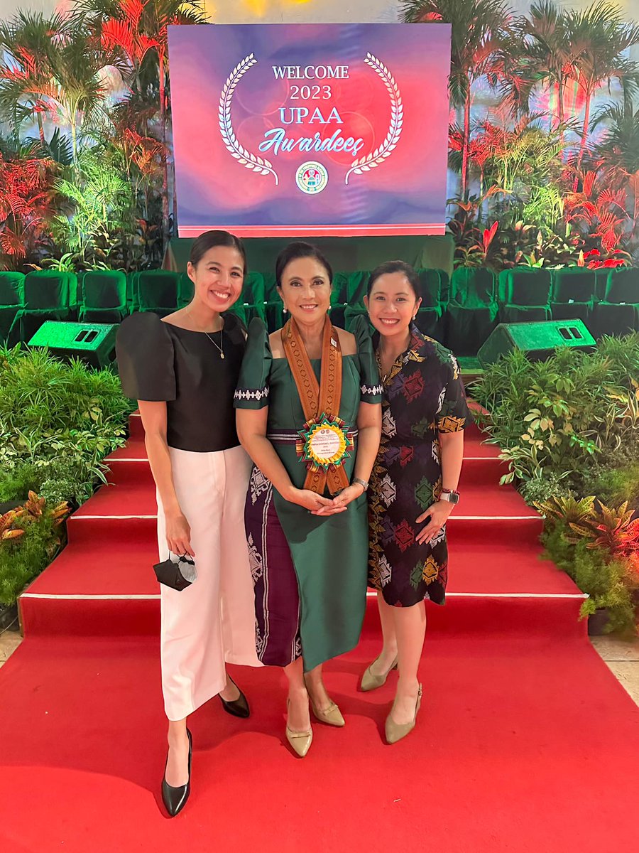 inquirerdotnet's tweet photo. CONGRATULATIONS, ATTY. ROBREDO!

LOOK: Former Vice President Leni Robredo is awarded the Most Distinguished Alumna for 2023 by the UP Alumni Association for her work to uplift Filipinos as a lawyer, development worker and government official. | 📷: Robredo/FB https://t.co/tOd4WTq0Cw