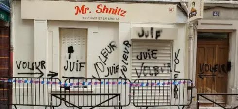 Voilà à quoi mène la banalisation de l’antisémitisme, c’est ici en France…les VERTS et LFI pourront demander à leur ami Medine ce qu’il en pense….ah oui, il est vrai qu’il s’était mal exprimé !