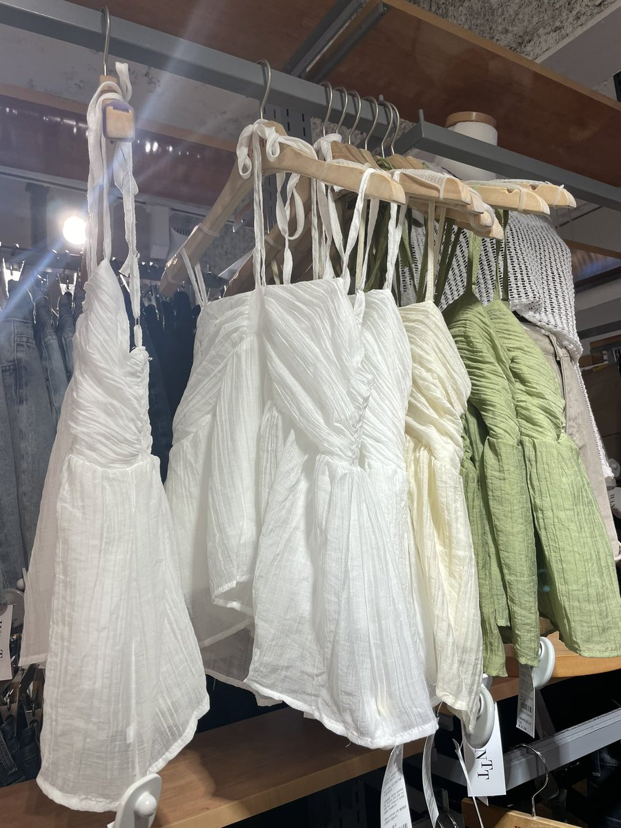 ♡̆̈ #varanสายเกา ♡̆̈ 

✎ ̼ รับหิ้ว เสื้อผ้าเกาหลีนะ ตัวละ 10,200₩ สีตามรูปเลยนะ

𖠌 เรท : 0.032
⊹ อัพเดต 1:1
⊹ ไม่มีขั้นต่ำ / ไม่มีค่าบริการ

✈️ขีดละ 55฿ 
⊹ ส่งชิปลูกค้าก็ได้เช่นกัน

#รับหิ้วเกาหลี #รับโอนเงินวอน