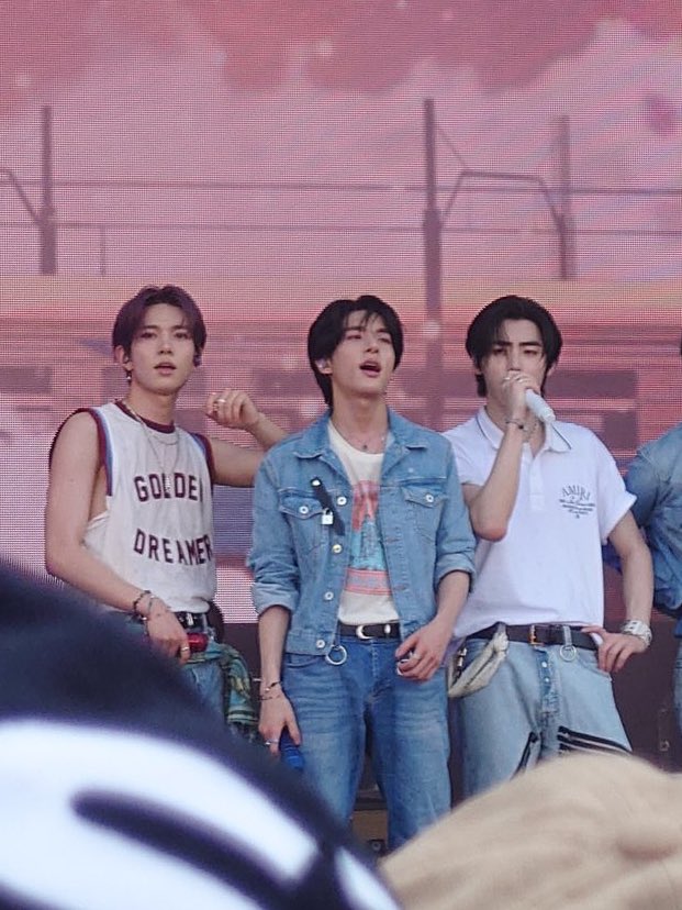 เหมือนเอาตัวตึง3คณะมาเจอกันในงานเฟรชชี่ให้น้องกรี๊ดกันเล่นๆอะ

ดุริยางค์               วิศวะ               บริหาร