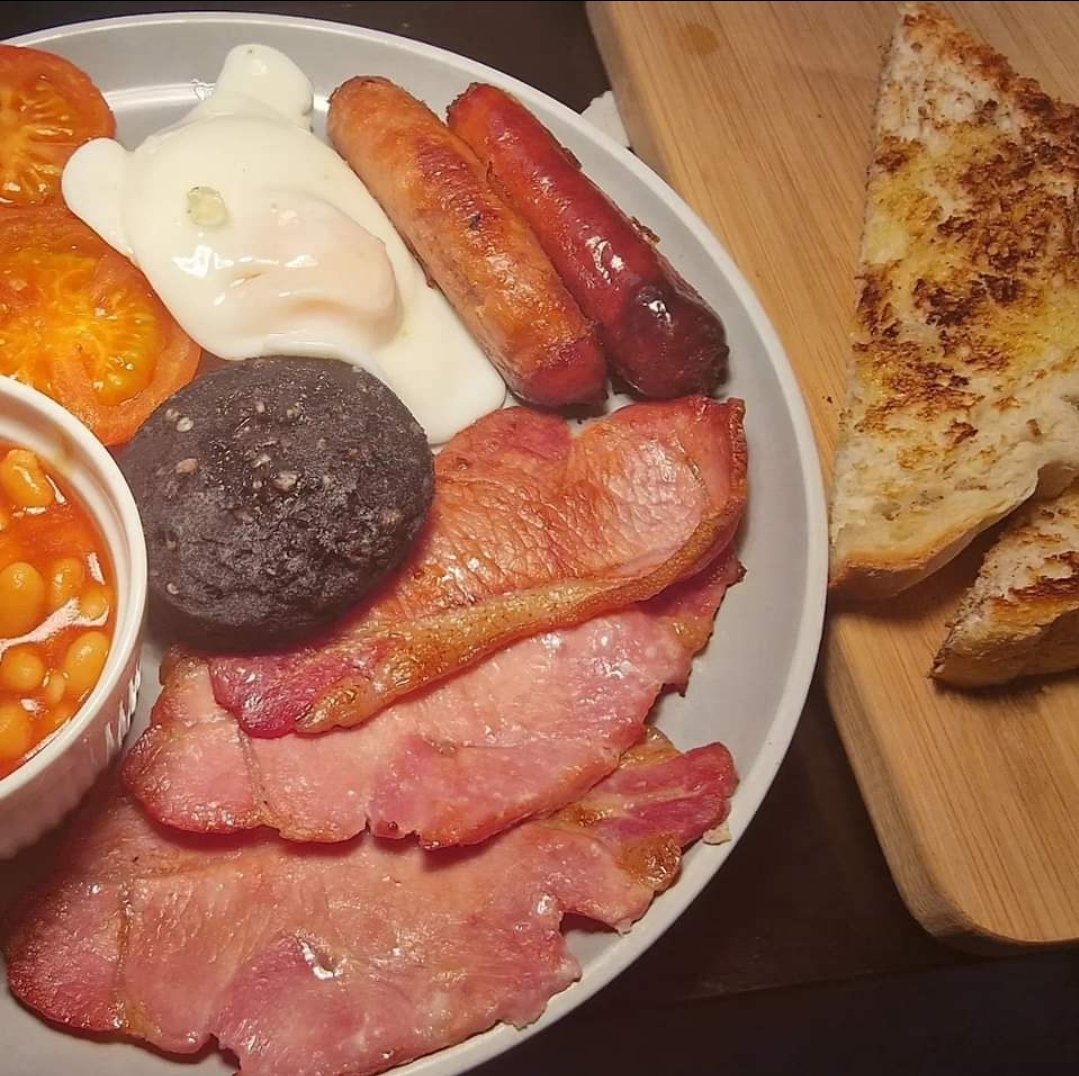 🦁🦁🏴󠁧󠁢󠁥󠁮󠁧󠁿⚽️ it's coming home 🙌

So why not treat yourself to a pre match breakfast at  Smithtons Food Market 

#Lionesses 
#breakfast
#sundaymorningvibes
#monsoonestatescoffee 
#coffee
#cafe