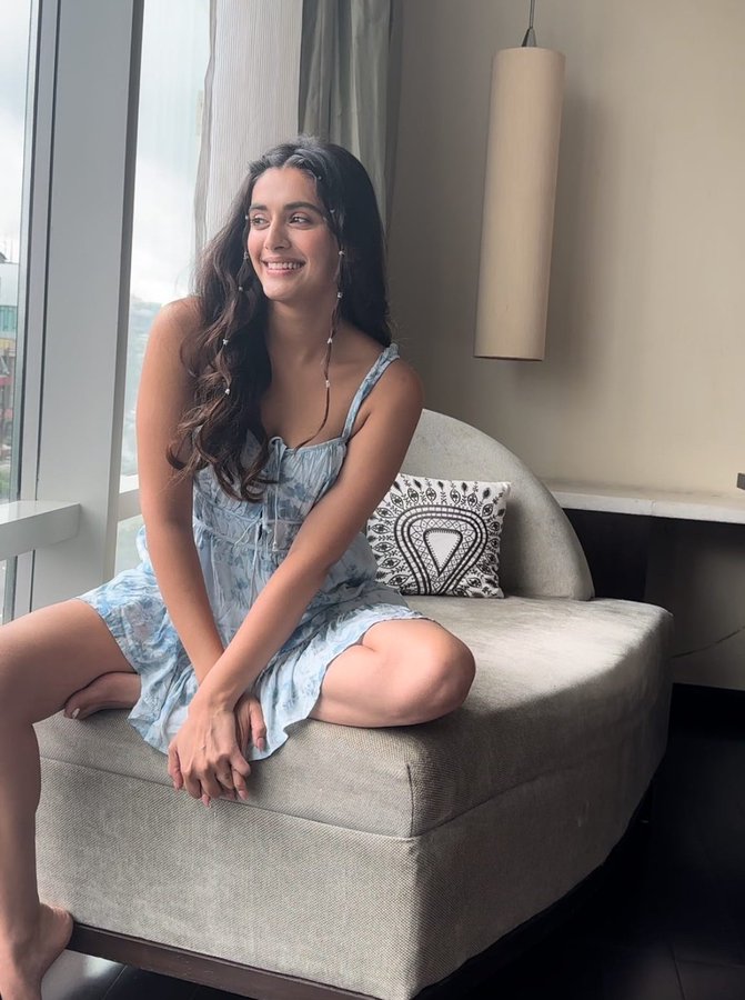 F39PnaSWwAAG2km?format=jpg&name=900x900