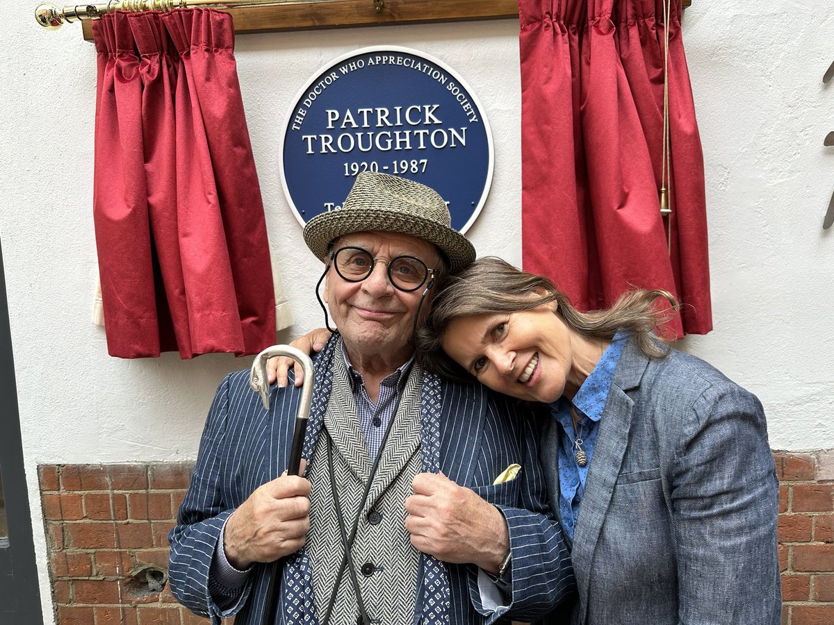 And wishing a very happy birthday to Sophie today too ! Have an absolutely Ace day <a href="/sophie_aldred/">Sophie Aldred</a> !