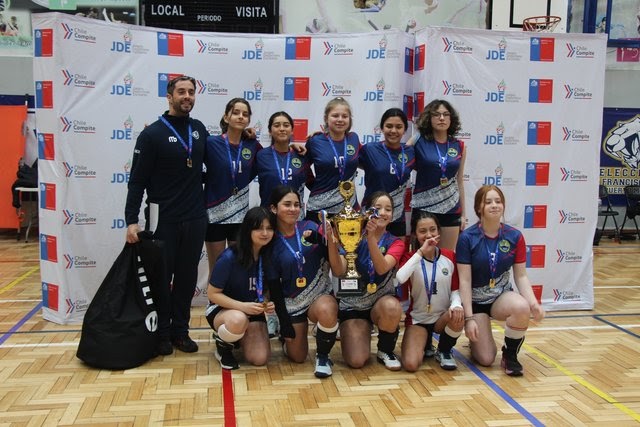 ptomonttweb's tweet photo. Saint Thomas de Osorno y Germania de Puerto Varas ganaron el Campeonato Regional de Vóleibol Sub 14 realizado en Puerto Montt https://t.co/GdKRewh9aU https://t.co/KpF7coDLdR