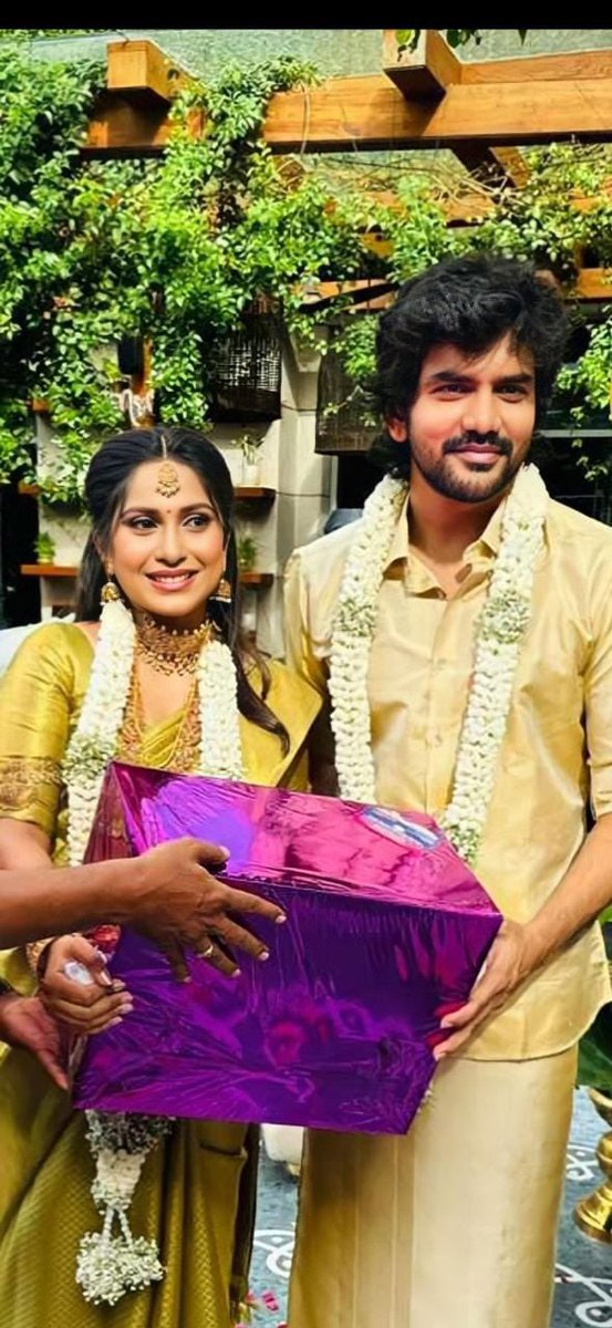 Deepanboopathy's tweet photo. Happy Married Life #Kavin 🎊✨

Wishing you endless love and countless memories🎊

#Kavin
 #CheersToForever
#Deepanboopathy https://t.co/ugo36gmH6P