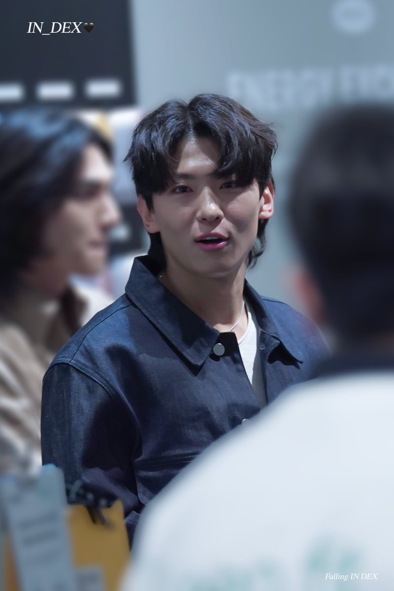 IN___DEX__'s tweet photo. 230817 핏타민 POP-STORE #HQ
핀이 죠금 많이 나갔지만 잘생기구 설레서🫠
오빠 입꼬리에 치이는 사람 바로 저요 ,, 🫠
#덱스 #DEX #김진영 #Falling_IN_DEX https://t.co/cS1P51q8Ve
