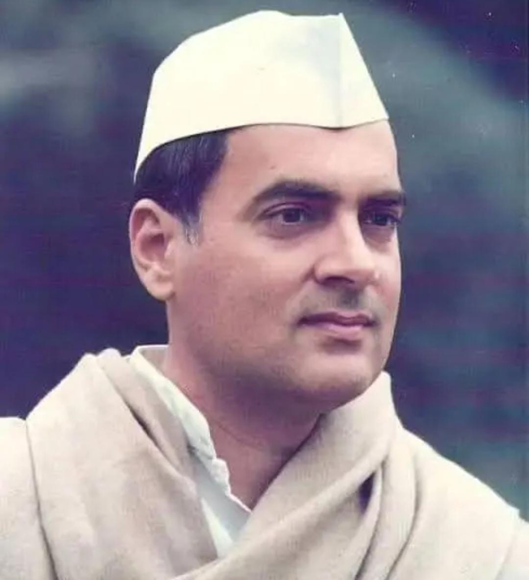 "सारा लहू बदन का जमीं को पिला दिया,
हम पर वतन का कर्ज था हमने चूका दिया"

भारत रत्न, पूर्व प्रधानमंत्री स्वर्गीय राजीव गाँधी जी की जन्म जयंती पर कोटि-कोटि नमन। #SadbhavanaDivas <a href="/RahulGandhi/">Rahul Gandhi</a> <a href="/priyankagandhi/">Priyanka Gandhi Vadra</a>  <a href="/LambaAlka/">Alka Lamba 🇮🇳</a> <a href="/ManishYadavIn/">𝗠𝗮𝗻𝗶𝘀𝗵 𝗬𝗮𝗱𝗮𝘃</a>