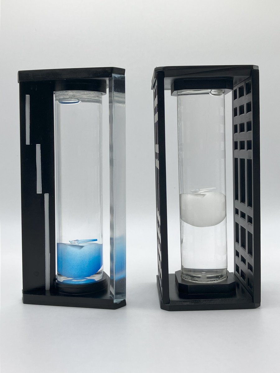 やっと、満足のいく試作品が完成‼
ここまで、長かった…

2次硬化の方法を変える事で、本体の歪みを抑える事に成功！　
クリアレジンの種類を変えて、アクリル並みの透明度を得る事も出来たよ。

まずはminneで販売を開始してみて、その後の反応を見てみるか。
ともあれ、自分にお疲れ様ｗ

#minne