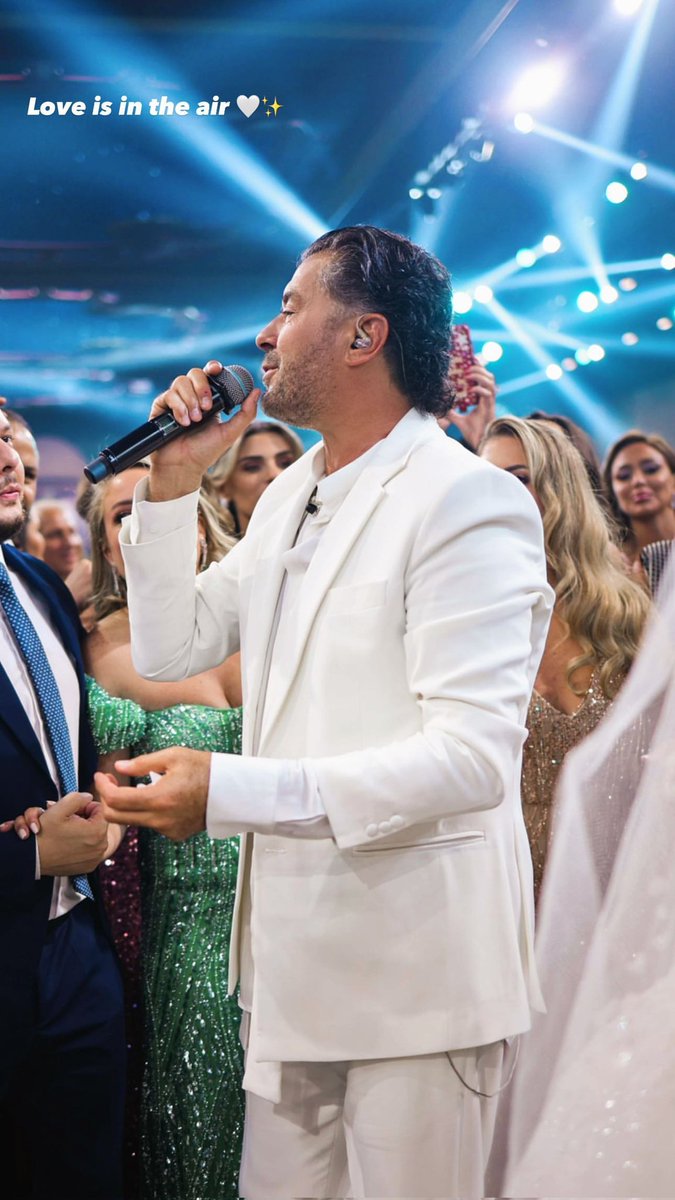 ranamalat80's tweet photo. صورة جميلة جدا للميغاستار #راغب_علامة في احدى حفلات الزفاف في لبنان❤❤❤
@raghebalama 
#backstageproduction https://t.co/oqEyW2s4nQ