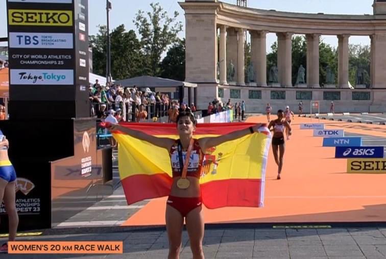 ¡Histórico! 
Andaluza y de Granada, María Pérez es campeona del mundo
La granadina se cuelga la medalla de oro en 20 kms marcha en Budapest
¡Enhorabuena campeona! 🥇
elindependientedegranada.es/deportes/grana…