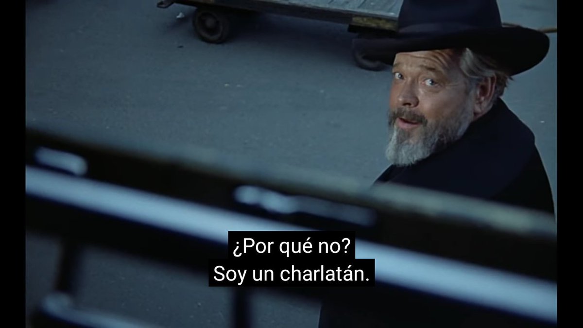 Una muy divertida que vi anoche en <a href="/qubitTV/">Qubit</a>: 
F FOR FAKE (1973) un truco de magia de Orson Welles, contando en forma de documental una historia de estafadores.