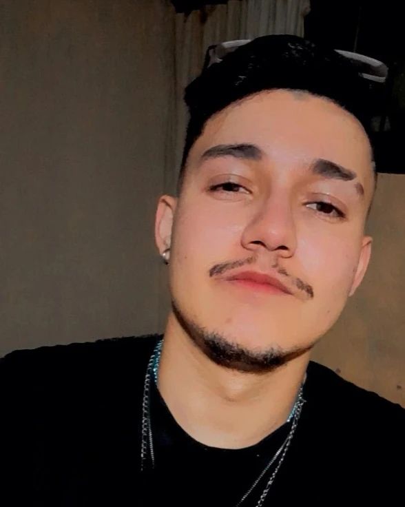 MarceloKazyma's tweet photo. Tava na minha hora de fazer uma arte minha tambem neh? tive uns errinhos, mas realmente pareceu realista e até consertei meu rosto.
E o que acharam desse antes e depois?
#kazymastudio #arte #desenho #drawing #drawingart #Realistic #realista #modelar #eu https://t.co/qnPwcSCf6o