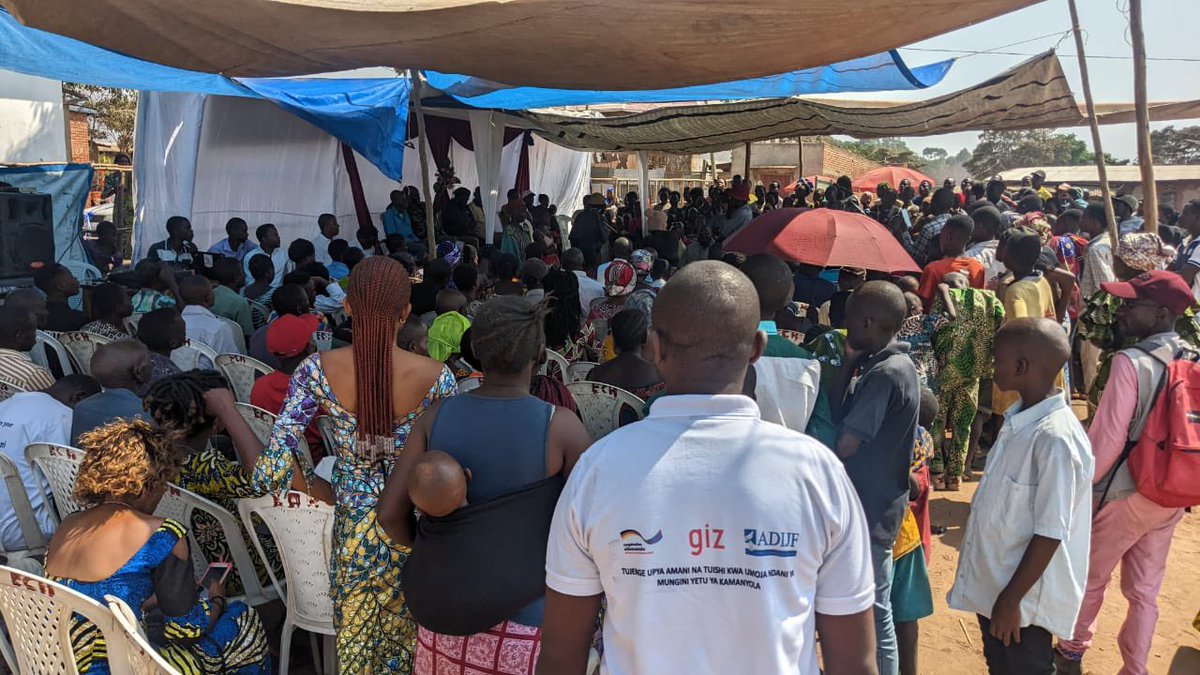 ADIJF1's tweet photo. ADIJF, avec l'appui de la @giz_drcongo , a organisé ce samedi 19/08/2023 une tribune d'expression populaire à Kamanyola dans le cadre des activités de cohésion sociale, la résolution pacifique des conflits: un débat démocratique et constructif pour un développement durable. https://t.co/XNxEQcjunE