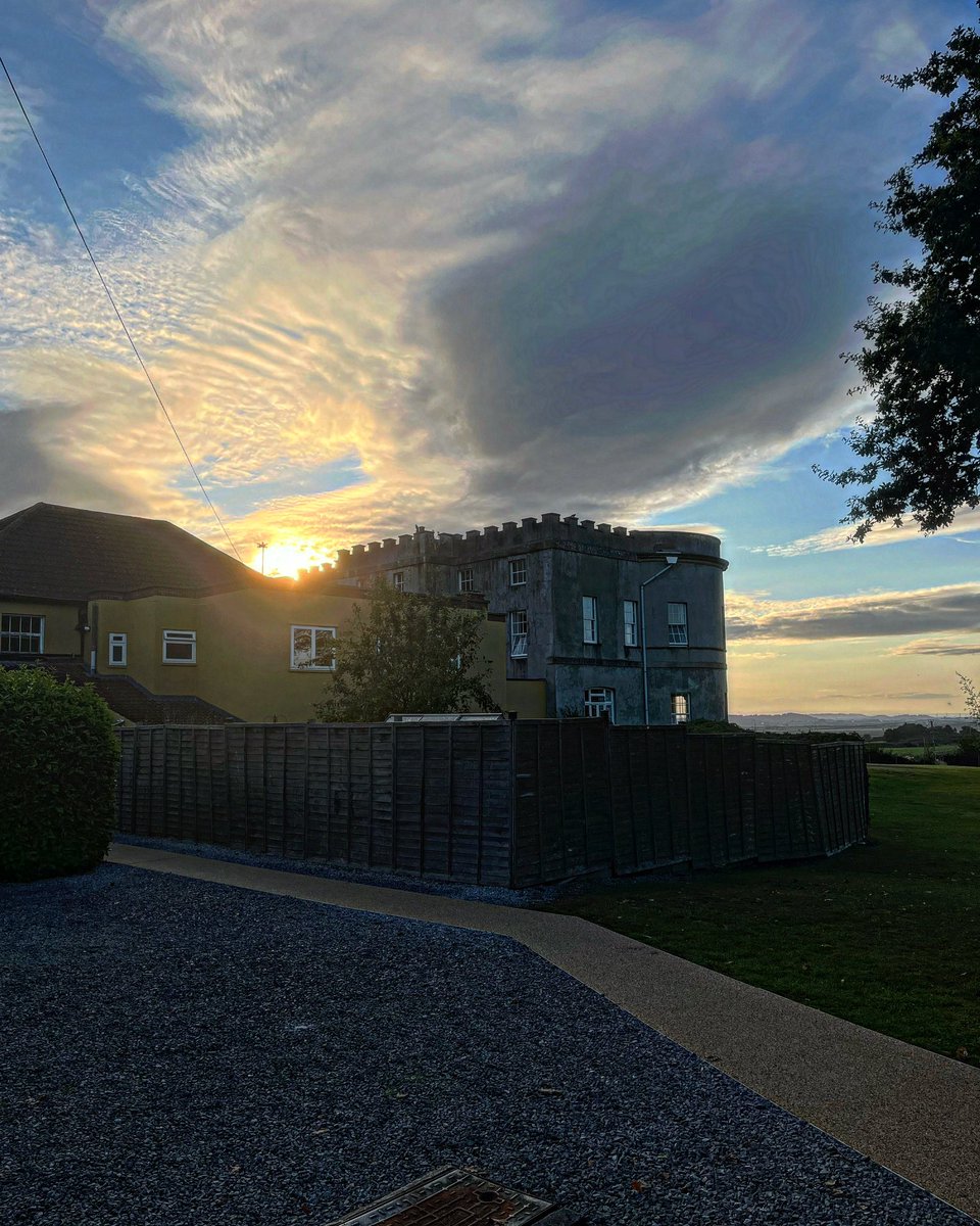 bridgwater2024's tweet photo. The sun has risen over Hill House this morning &amp; also the sun is rising on our Bridgwater 1 Venture for 2023!
.
We are looking forward to welcoming members &amp; more of our leaders later on today. Safe journeys to all who are making the journey here &amp; we can’t wait to see you soon! https://t.co/Og6TDuHN0Y