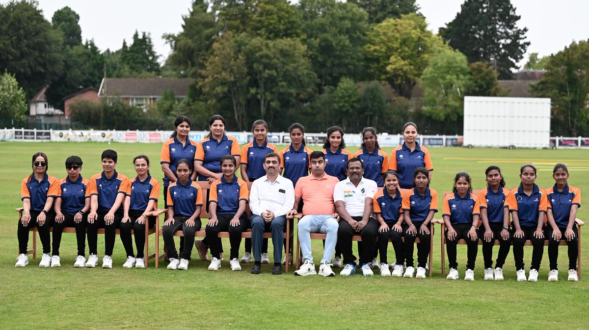 The Indian men's and women's cricket teams, along with the Chairman of @blind_cricket , @GKMahantesh & Mr. Shailender Yadav, General Secretary of CABI, come together for a memorable group photo before the big day!

#Messi𓃵 #CricketTwitter #blindcricket #worldblindgames