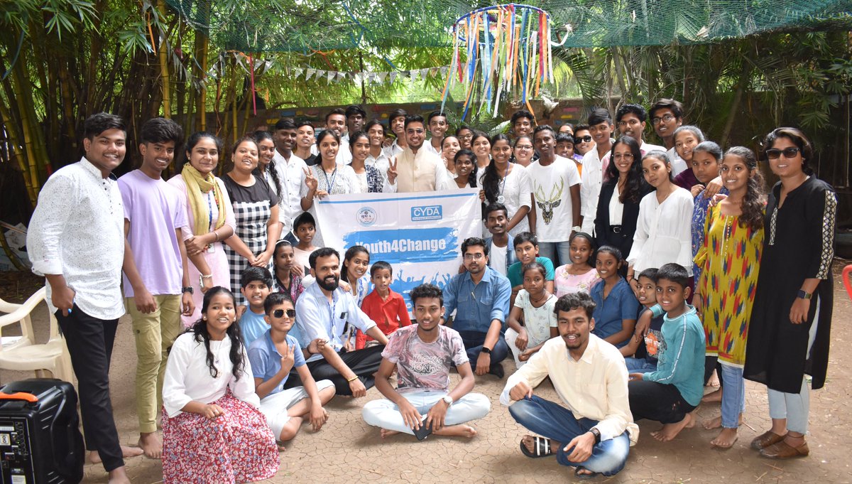 shahruchiii's tweet photo. On the occasion of INTERNATIONAL YOUTH DAY, we celebrated it by inviting youths from different colleges and with GLOBAL PEACE FOUNDATION India.
#gpfindia #cyda #youth4change #YouthForum #peace #InternationalYouthDay #LeadersForChange #peacebuilding #Pune https://t.co/FgQ9UdakMp